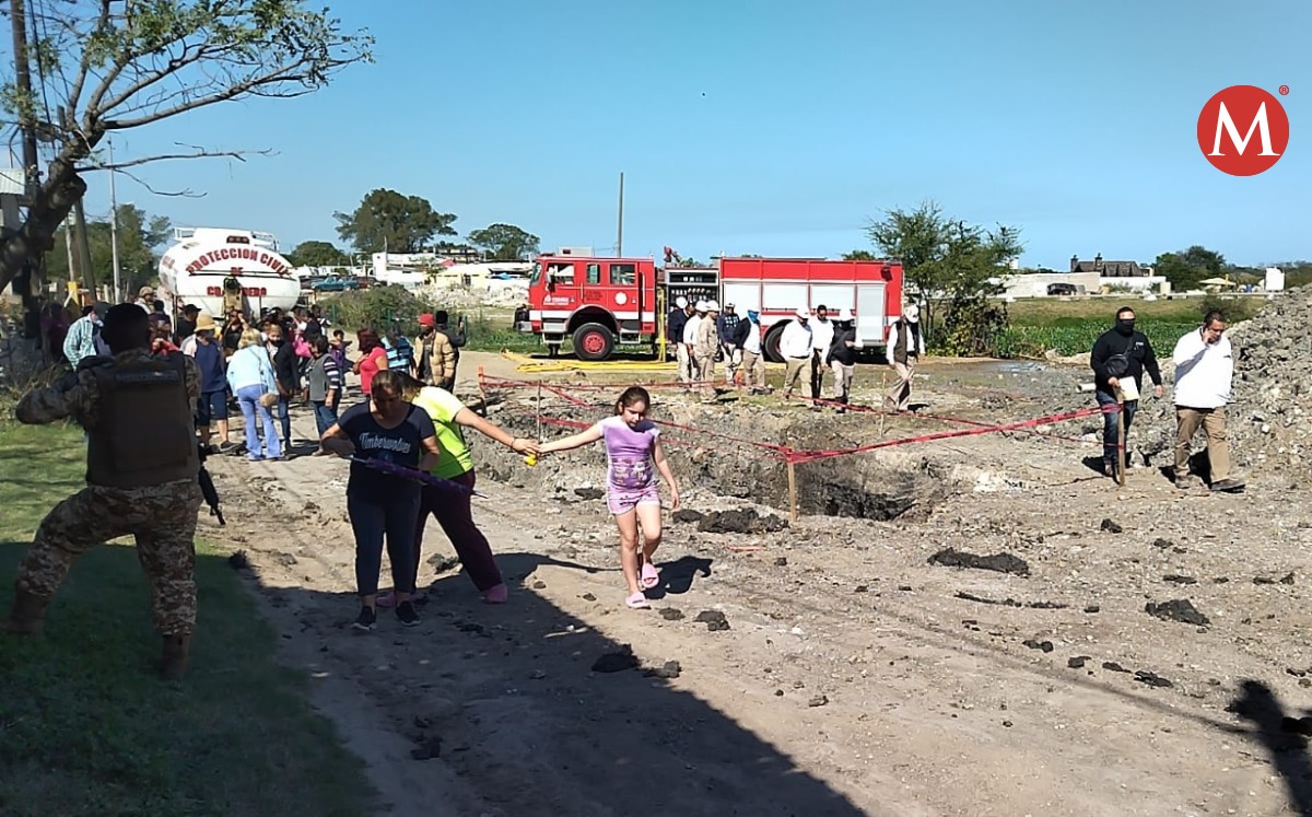Pemex se reunió con los vecinos de la colonia Las Flores e hicieron un recorrido por las obras de reparación