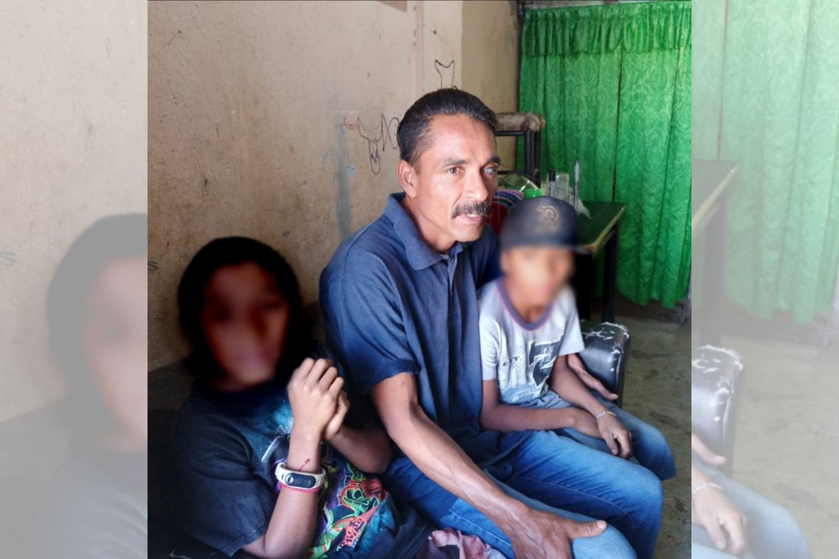 Rigoberto quedó ciego a los 16 años por un accidente de trabajo, desde entonces batalla para encontrar empleo.