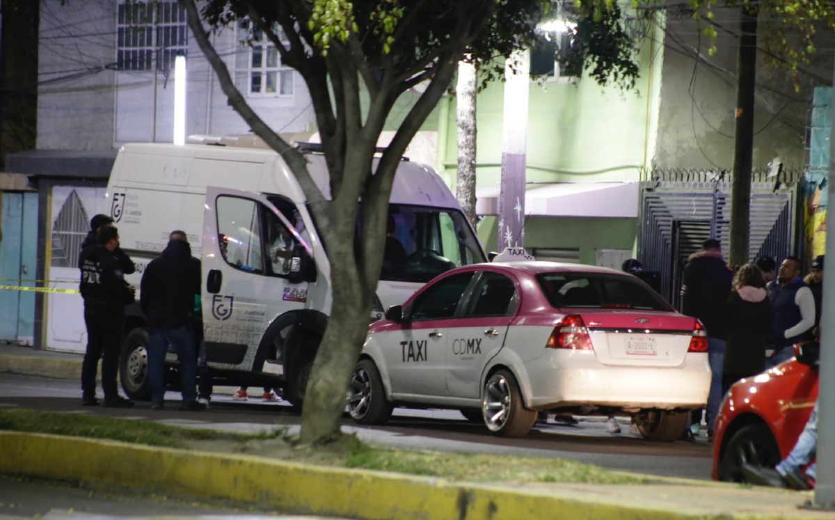 Asesinan a hombre a bordo de taxi en Iztapalapa | Enrique Luna