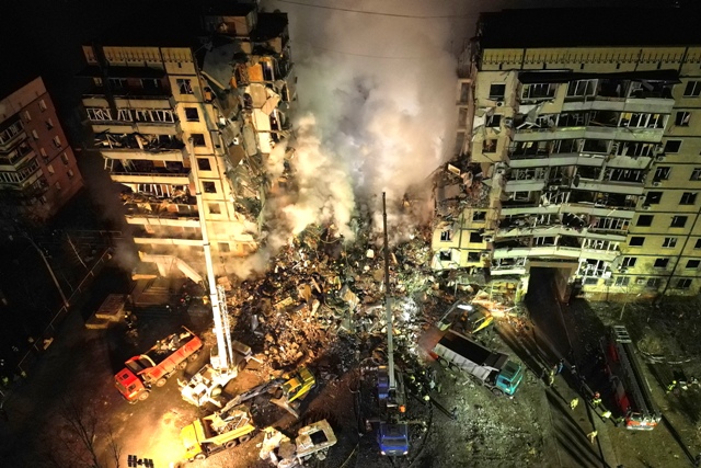 Los bombardeos también tuvieron como objetivo la capital, Kiev. / AP