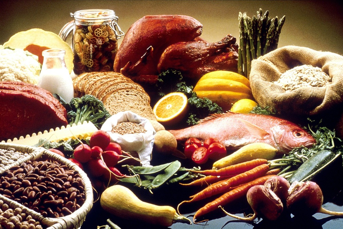 Para aprender mejores hábitos alimenticios hay tres pasos clave que conviene dar con la orientación de un nutriólogo. (Pixabay)