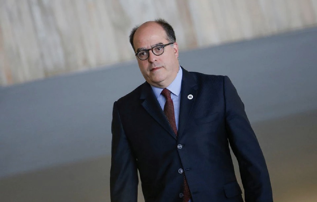 Julio Borges está relacionado con una disputa legal de mil millones de dólares en oro retenidos a Maduro (Reuters)