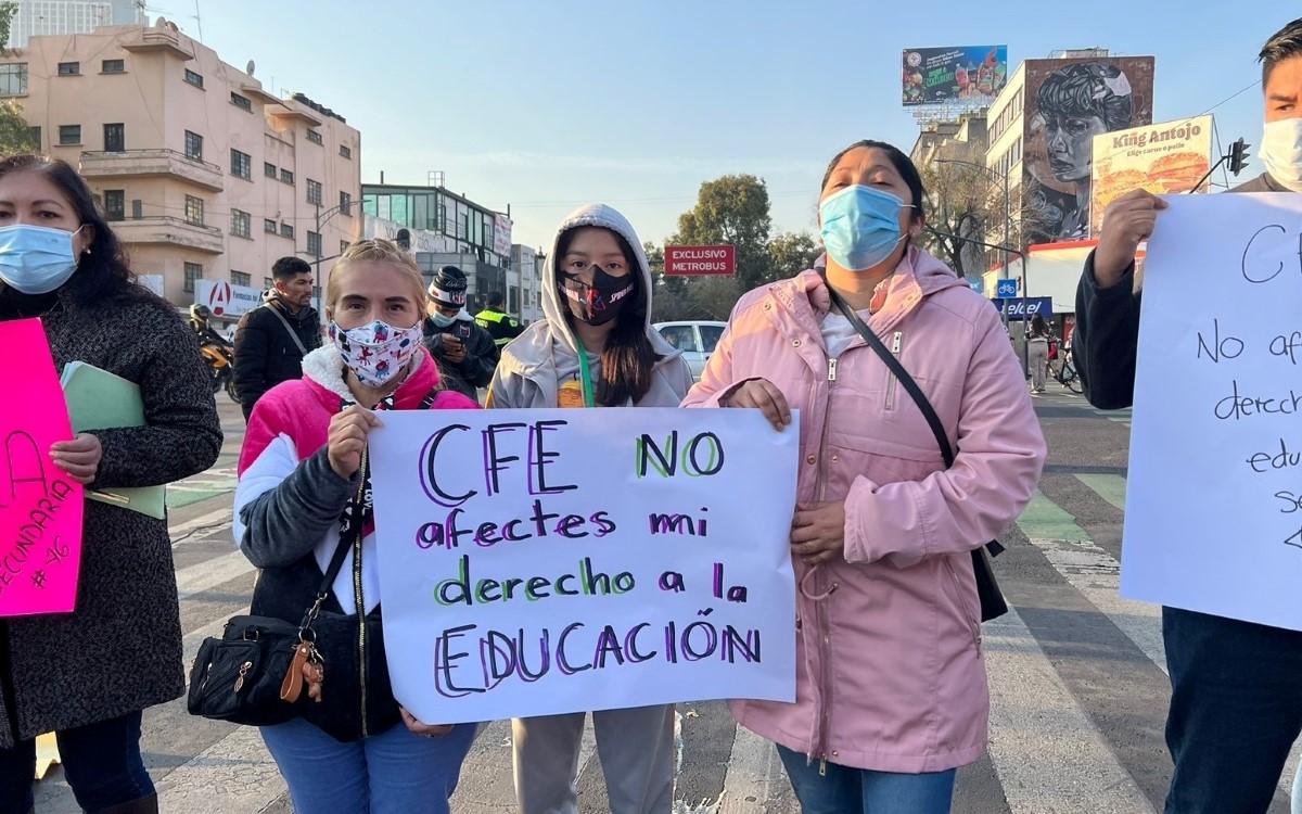 Los manifestantes cerraron carriles de la avenida Insurgentes, con dirección al sur. | Ramón Ramírez