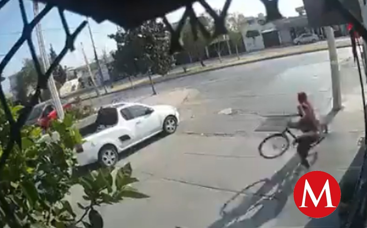 Mujer recupera bicicleta en León, Guanajuato