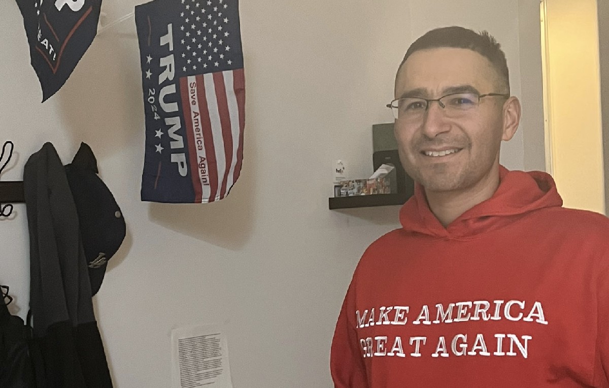 Salomón Peña apoyando a Donald Trump (Foto: Twitter/@SolomonPena2022)