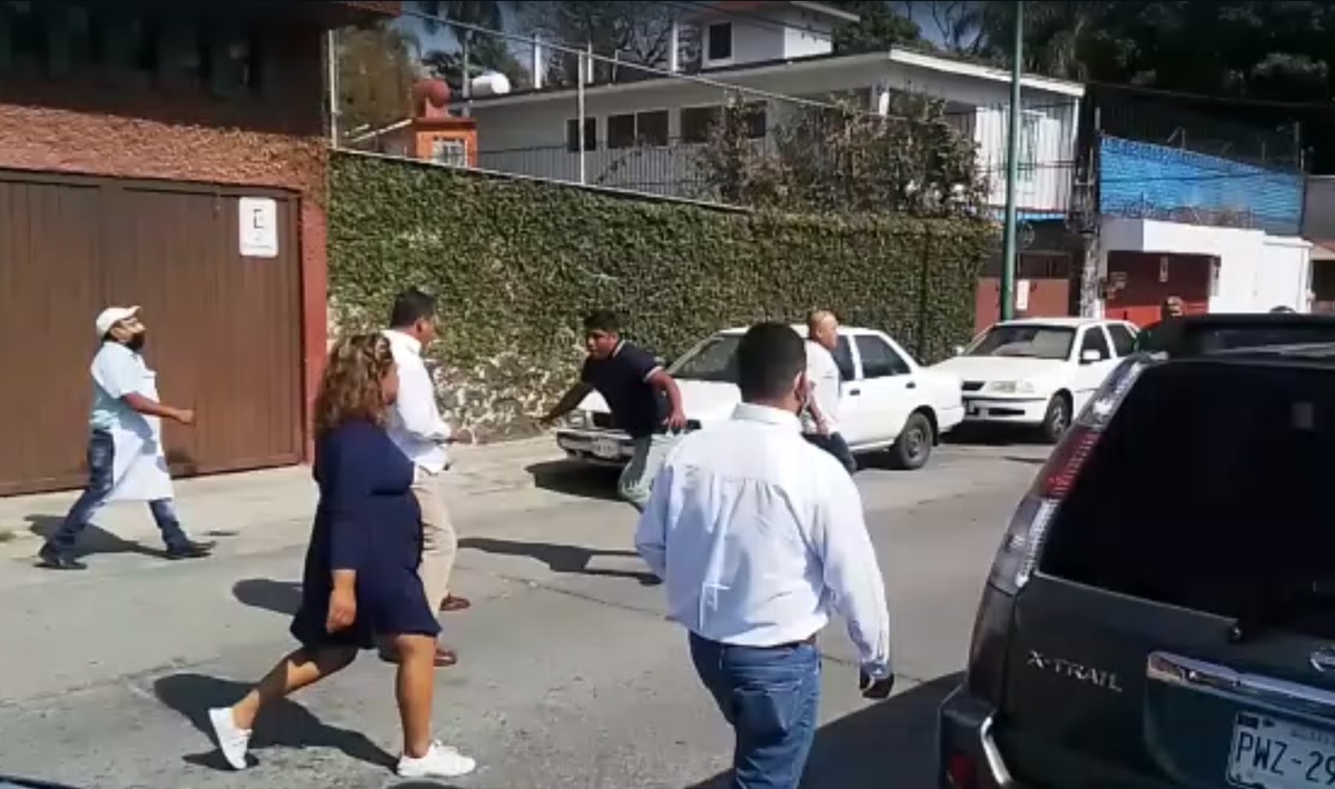 Lo funcionarios fueron captados en video. (David Monroy)