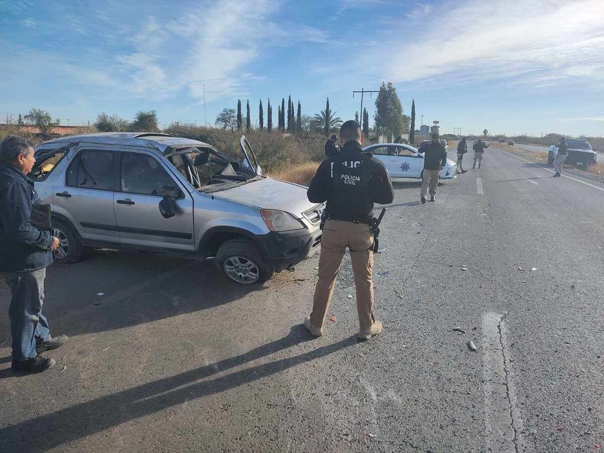 Dos mujeres resultan lesionadas tras volcadura en la Torreón-San Pedro. (Especial)