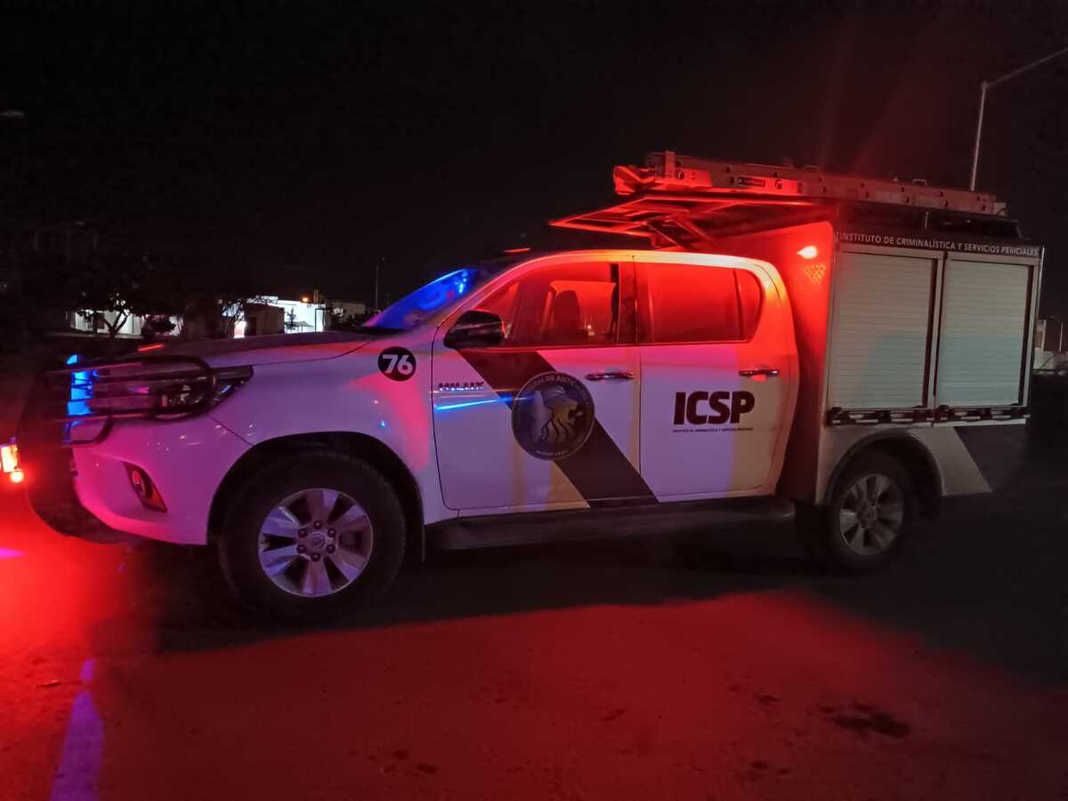 Testigos señalaron que el albañil fue atacado desde el interior de un automóvil tipo sedán en color negro | Israel Santacruz