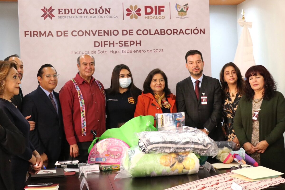 Firman convenio entre DIFH y SEPH.