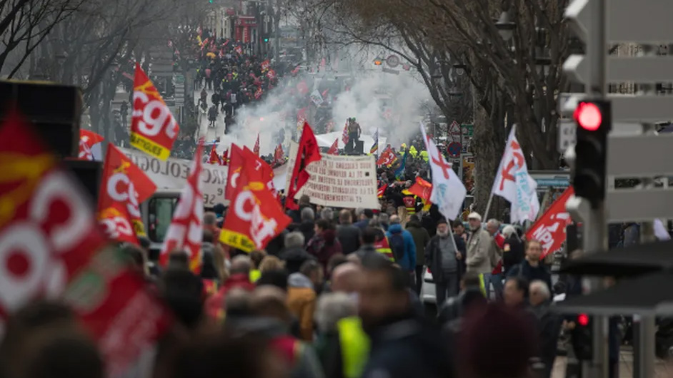 Huelgas ponen a prueba el retraso de la jubilación en Francia