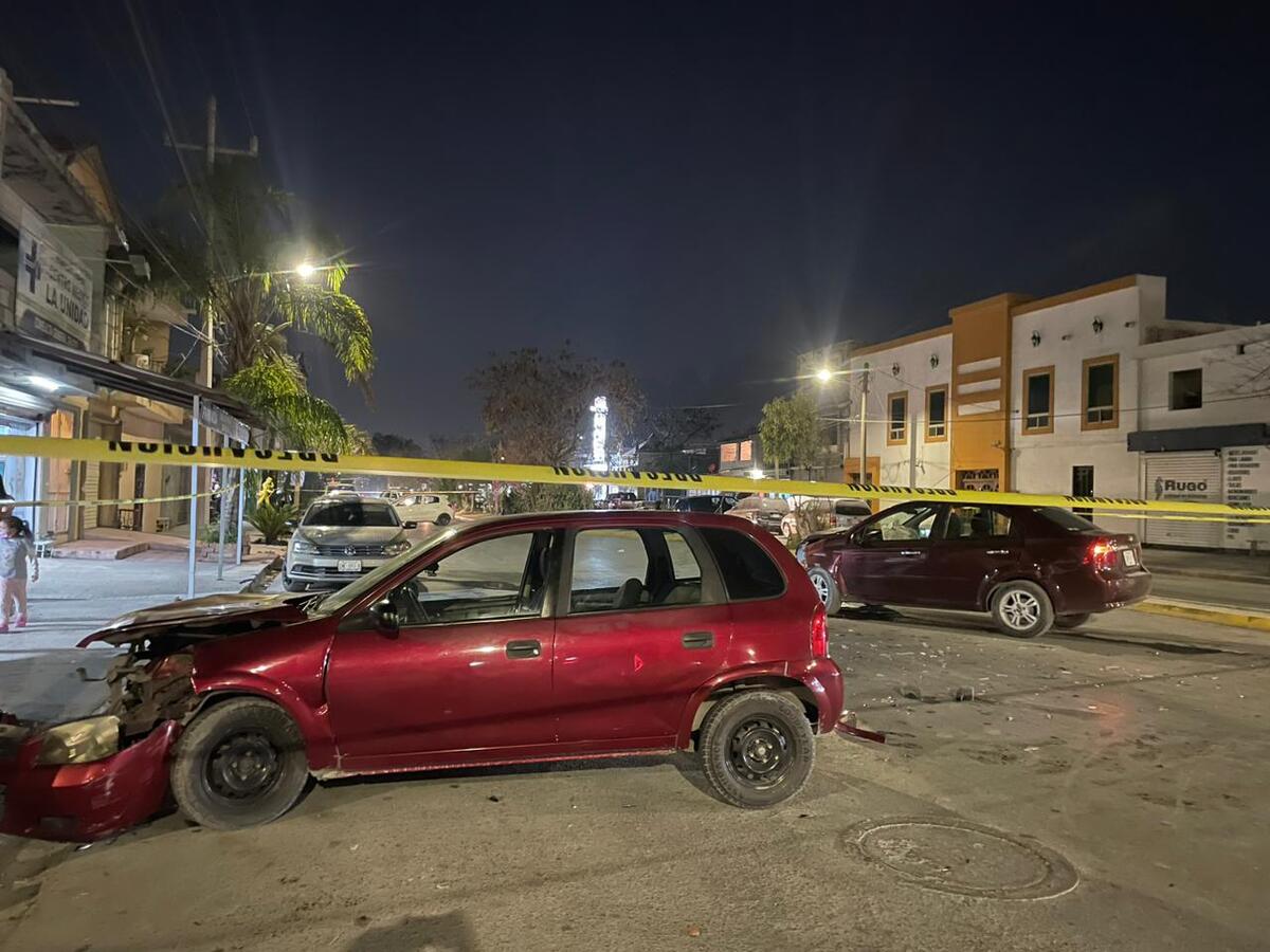 Durante la persecución el hombre no pudo controlar el automóvil y lo impactó contra otro coche | Israel Santacruz