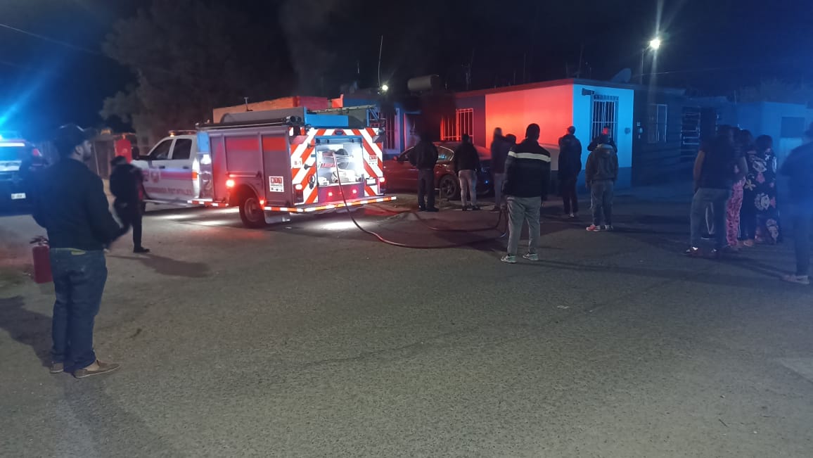 Fueron policías municipales quienes entraron al domicilio para rescatar a la mujer y su hija. | Especial.