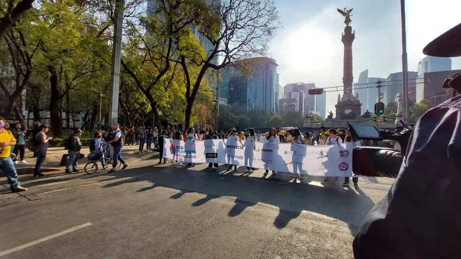 Activistas marchan en CdMx para exigir salida de Guardia Nacional del Metro