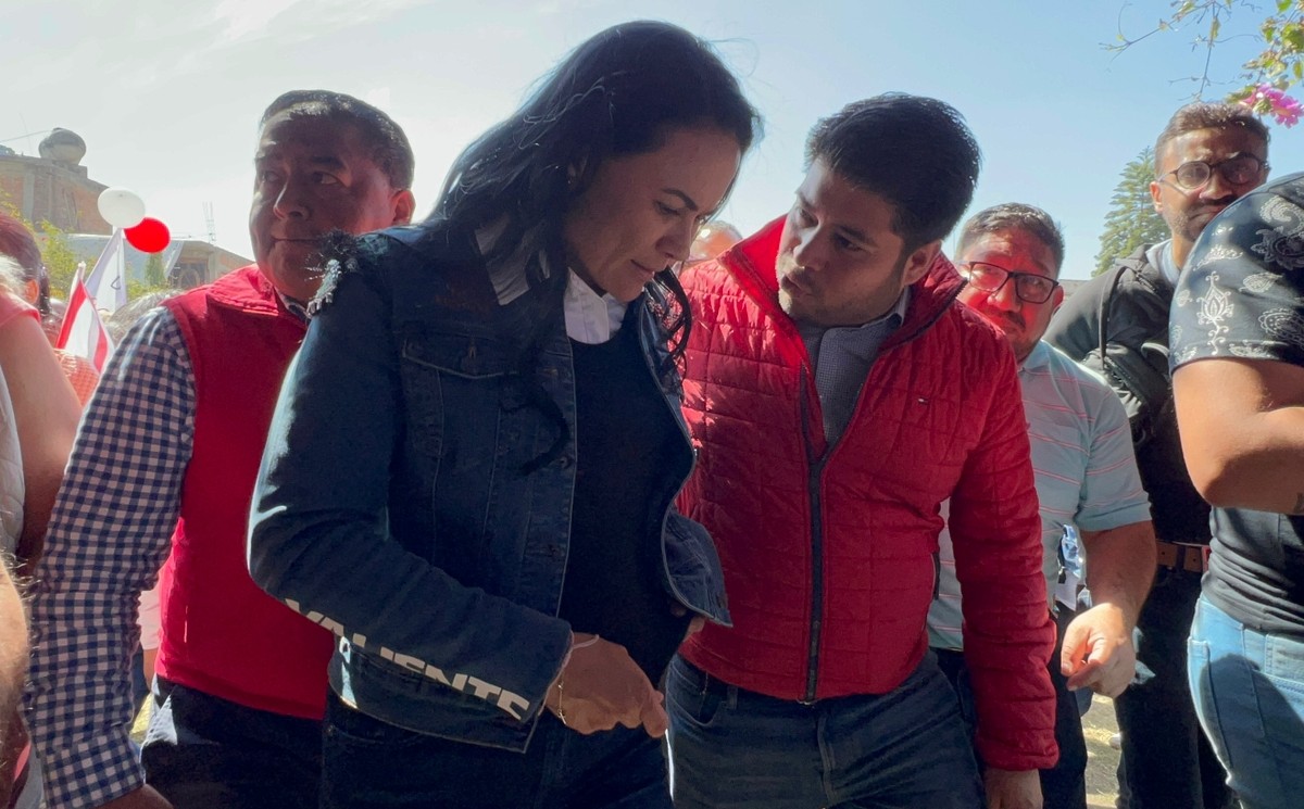 Alejandra del Moral, precandidata de la Coalición Va por el Estado de México visitando el municipio de Ozumba