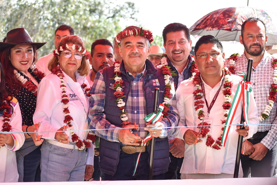 Inaugura Rogelio López Angulo primera etapa de pavimentación del camino Cuacuila-Xaltepec | Especial