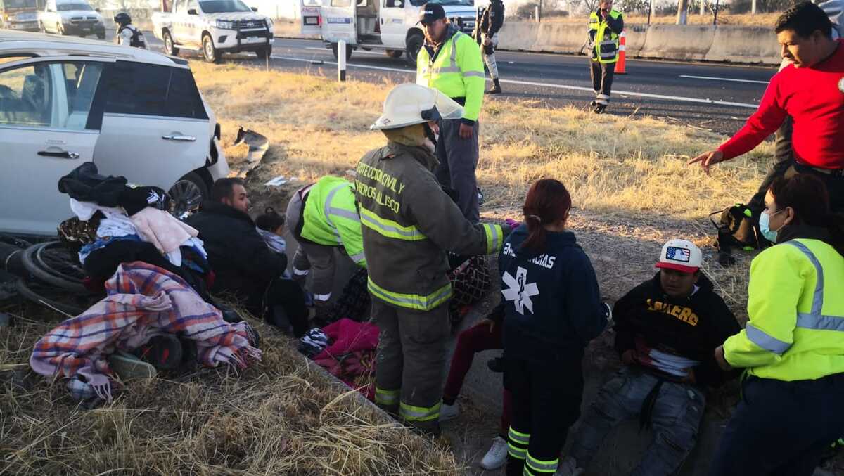 Las unidades de emergencias trabajaron el conjunto para ayudar a los lesionados. (Cortesía)