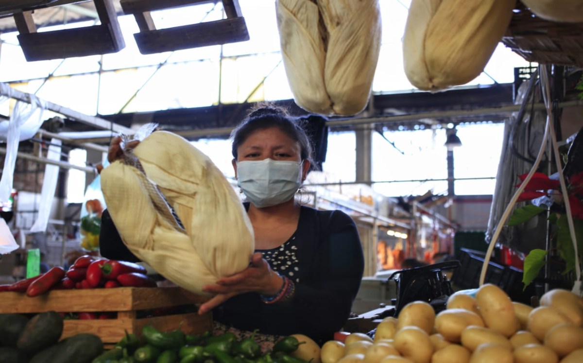 Vendedores de hoja para tamal en Puebla  | Andrés Lobato