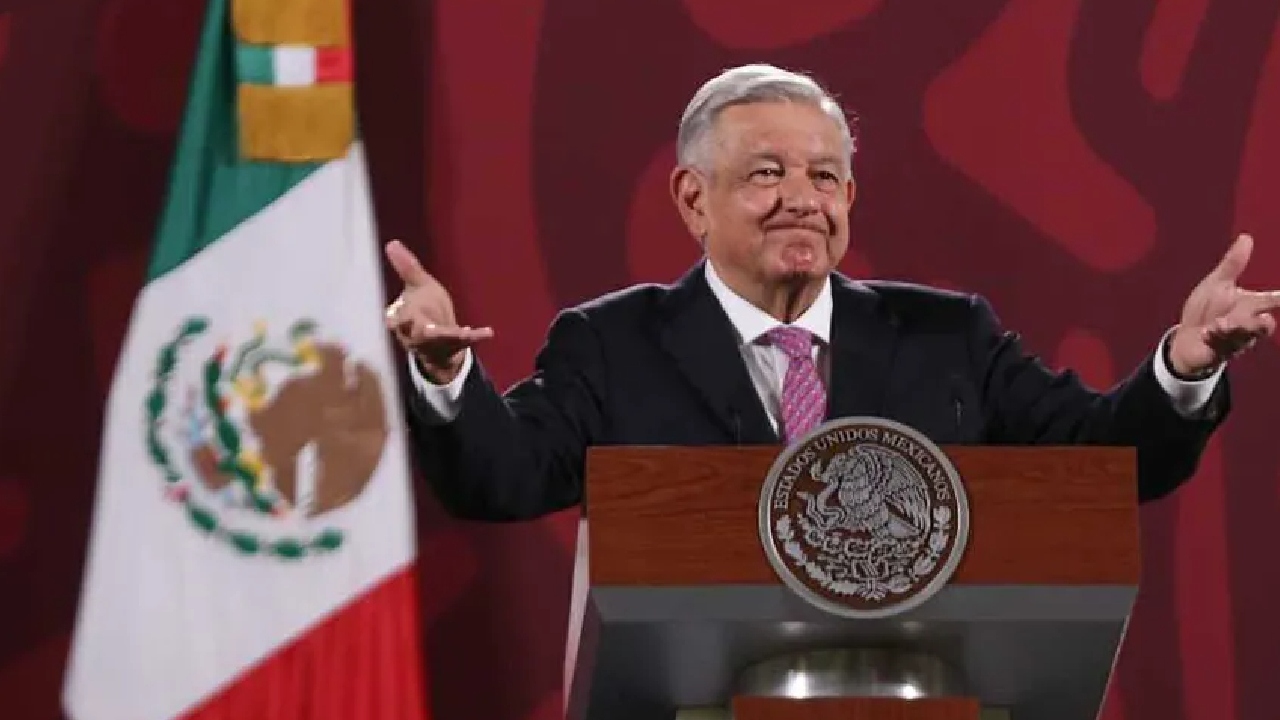 AMLO pide que UNAM investigue para que pueda decir "la señora plagió"