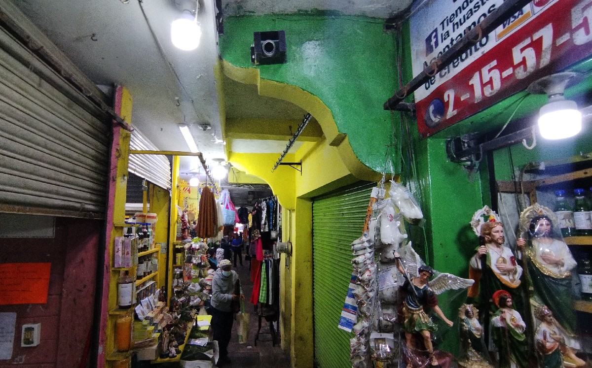 Cámaras de vigilancia en el mercado de Ciudad Madero. (Pablo Reyes)