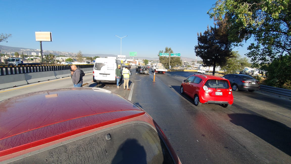 Dos carambolas en distintos puntos del municipio de Zapopan ocasionaron un fuerte congestionamiento vehicular