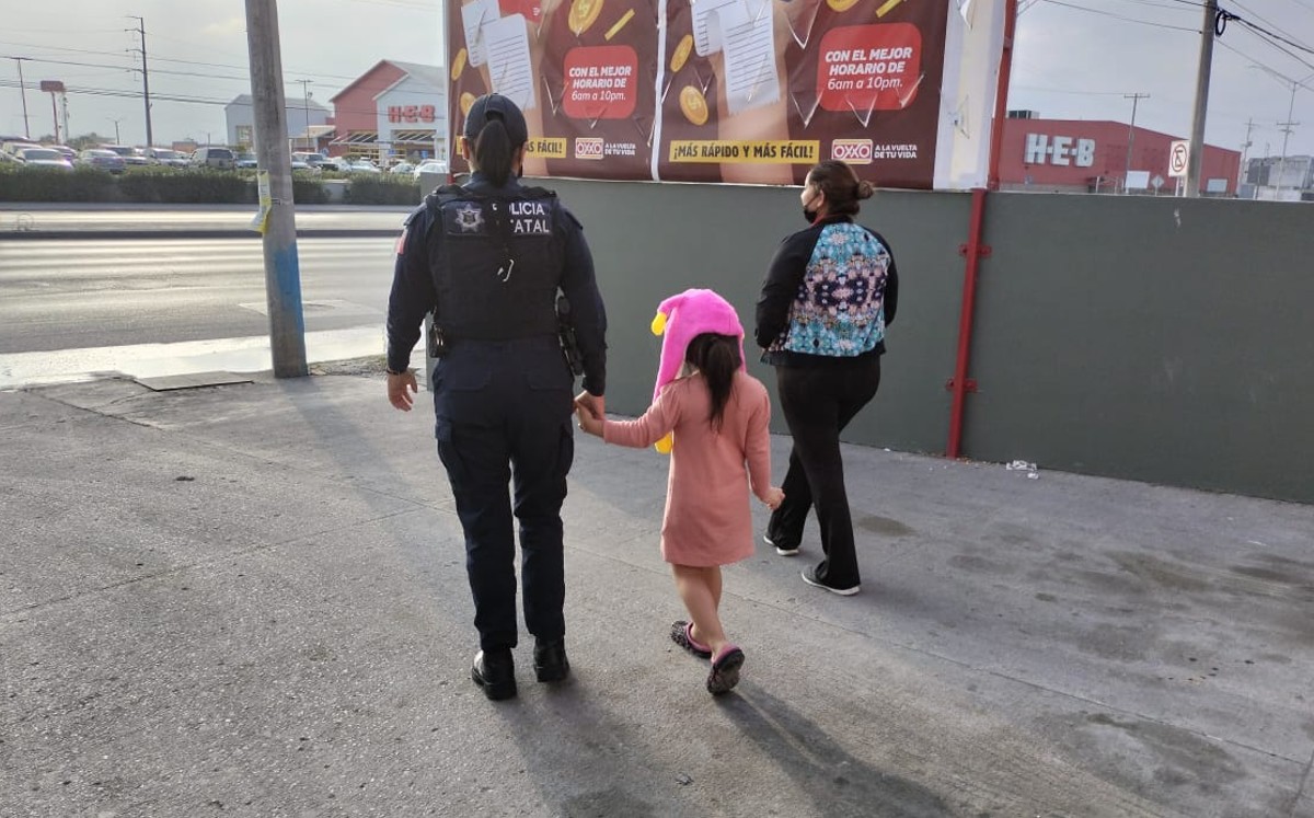 Resguardan a niña que estaba sola afuera de tienda en Matamoros.