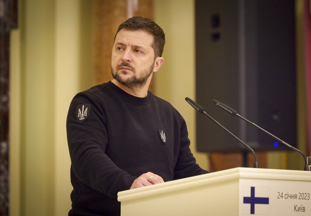 El presidente ucraniano Volodímir Zelenski asiste a una conferencia de prensa (AP)
