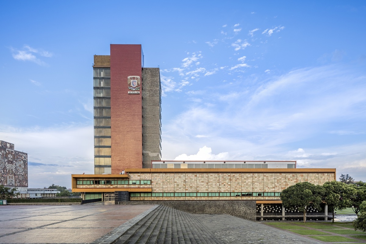 La UNAM cuenta con oferta académica en nivel preparatoria y licenciatura. | Shutterstock