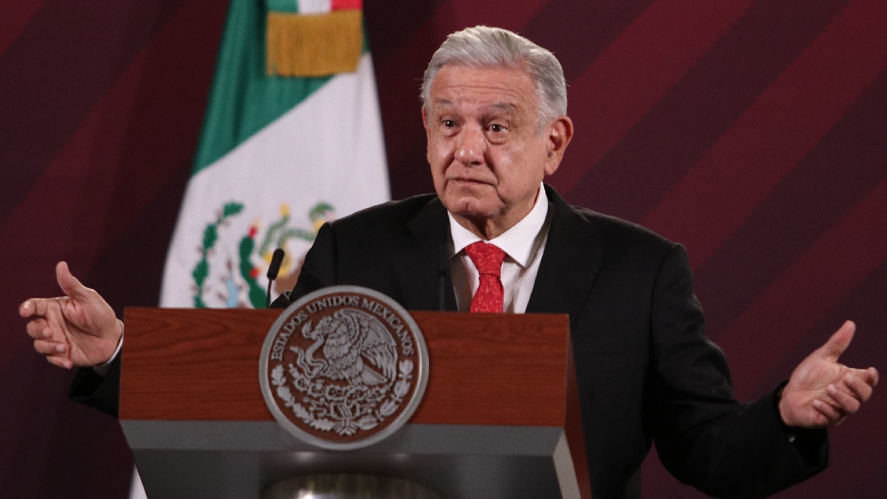 AMLO descarta escalada de conflicto Uber-Taxis en Cancún; llama diálogo