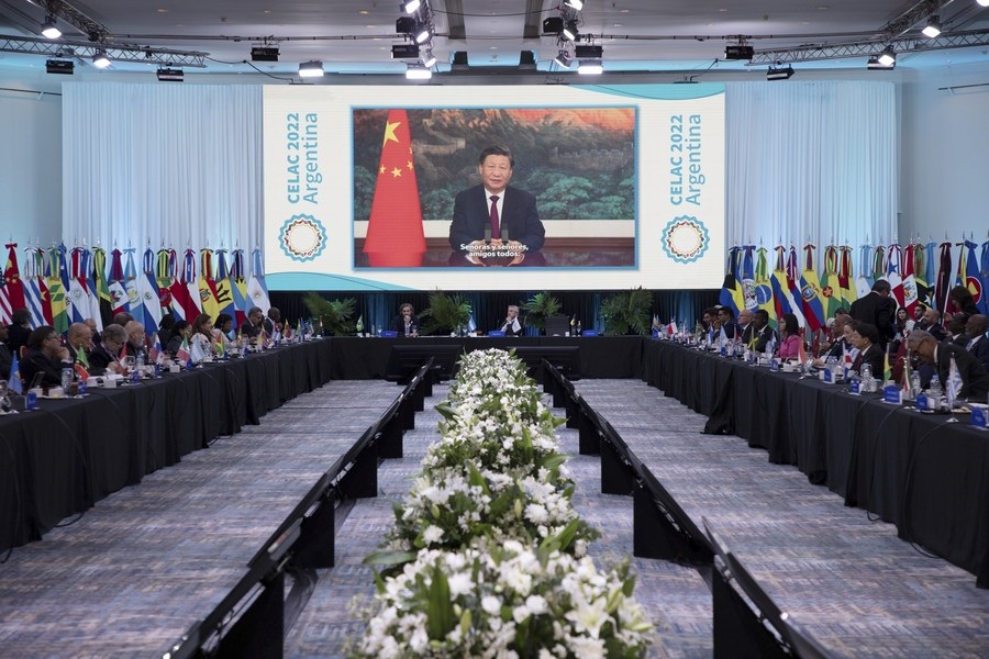 El mandatario Xi Jinping emite su mensaje a través de un video en la VII Cumbre de la Celac, que se celebra en Buenos Aires. (Xinhua/Martin Zabala)
