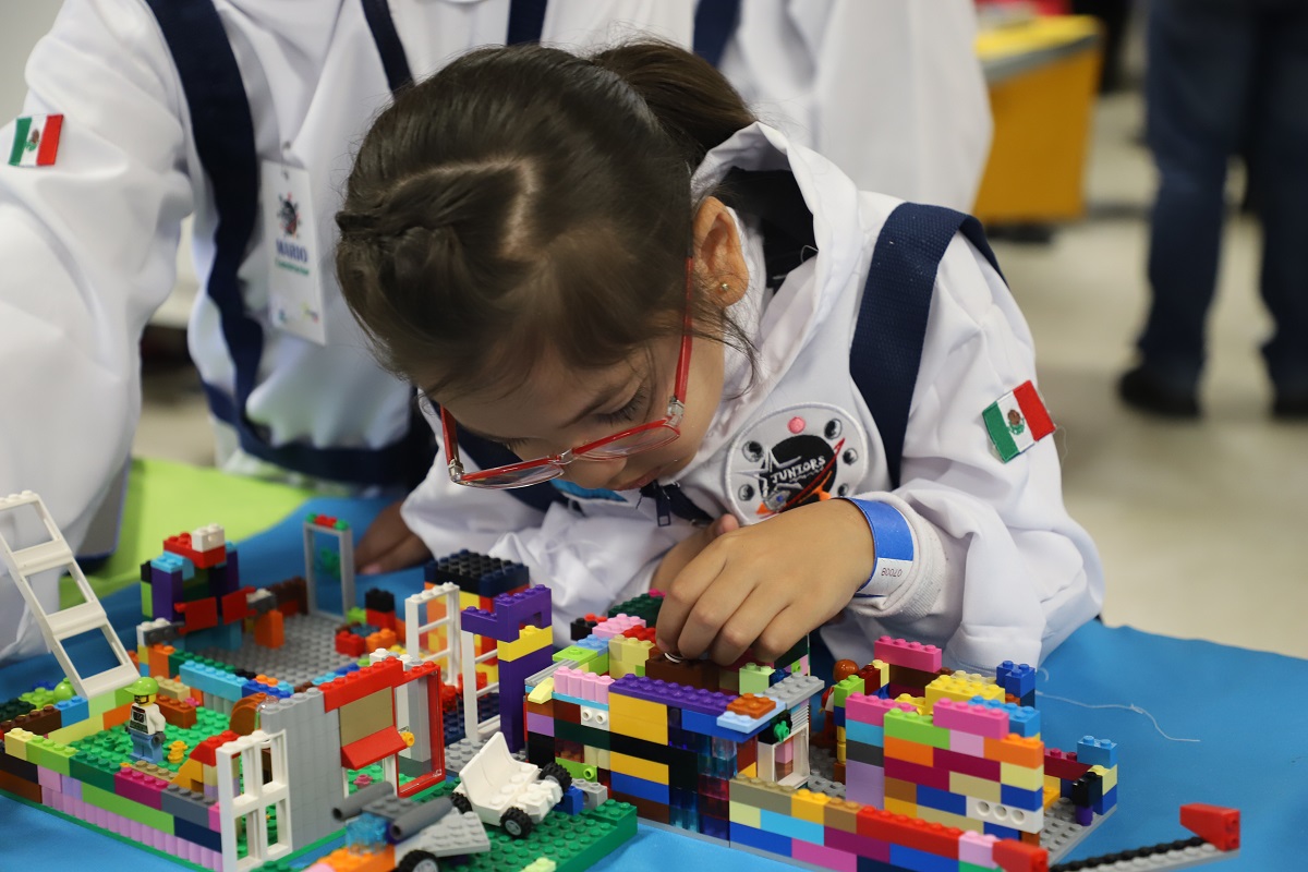 FIRST Lego les brinda a los niños el desarrollo de herramientas técnicas y sociales. (cortesía)
