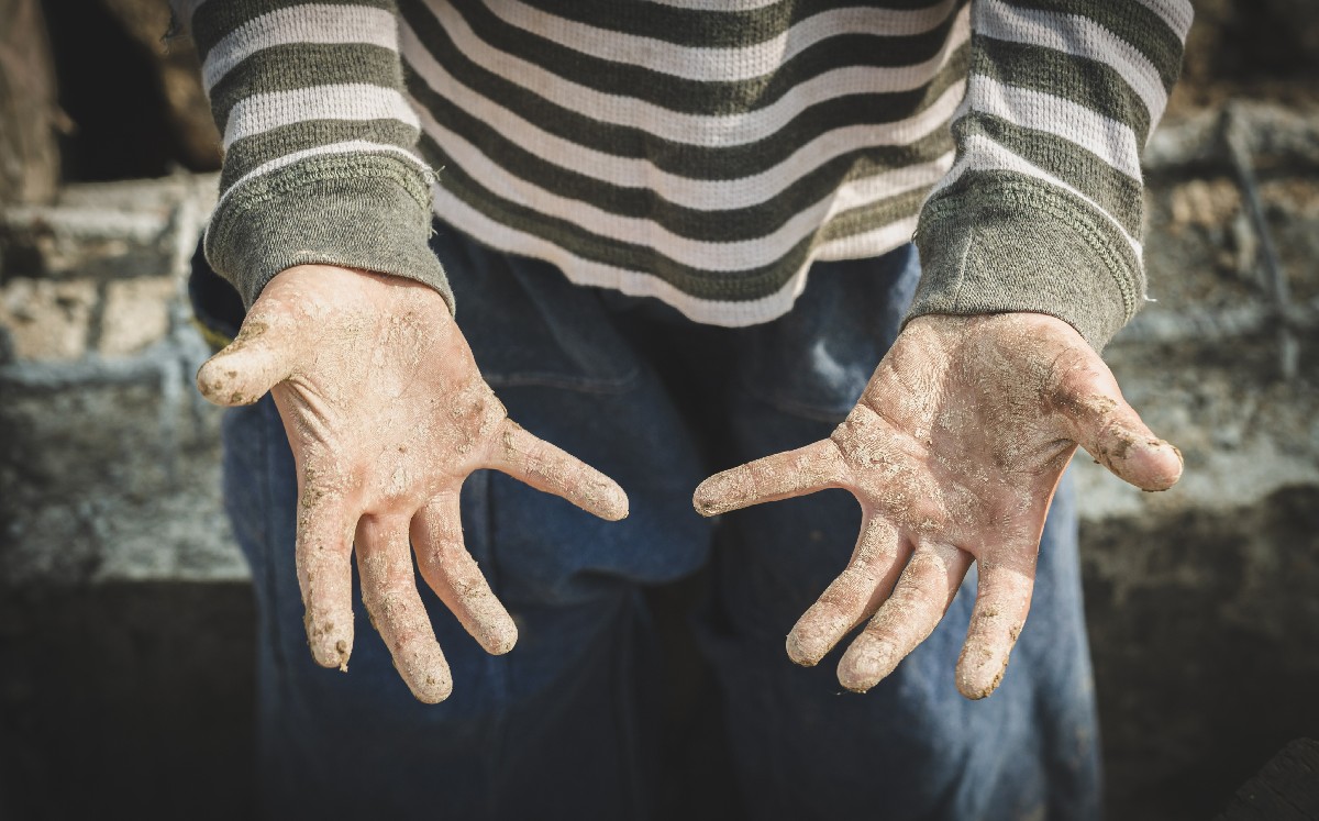 El trabajo forzoso es aquel que se realiza de manera involuntaria y bajo amenaza. (Foto: Shutterstock)