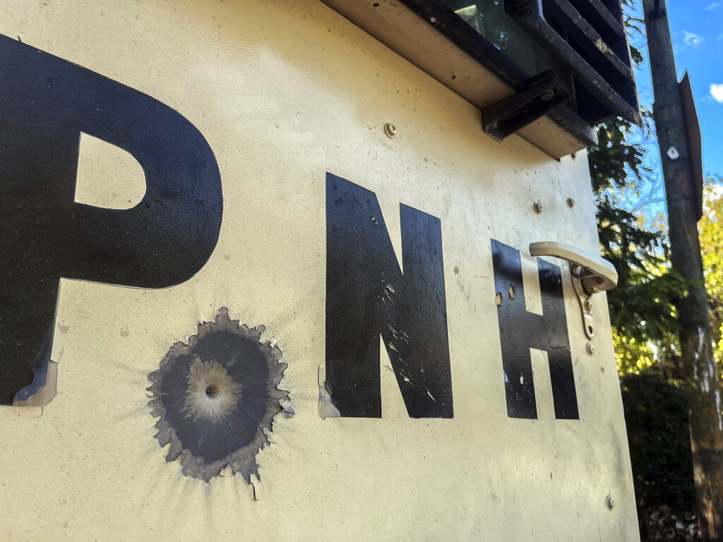 Los grupos pandilleros se enfrentan a las autoridades en Haití. | AP