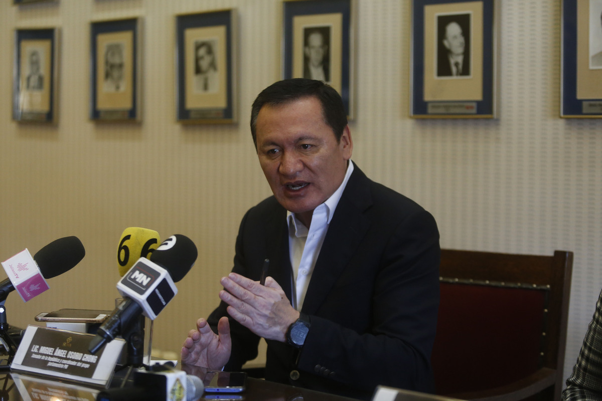 Miguel Ángel Osorio Chong, senador de la República y coordinador de la bancada PRI. (Fernando Carranza)