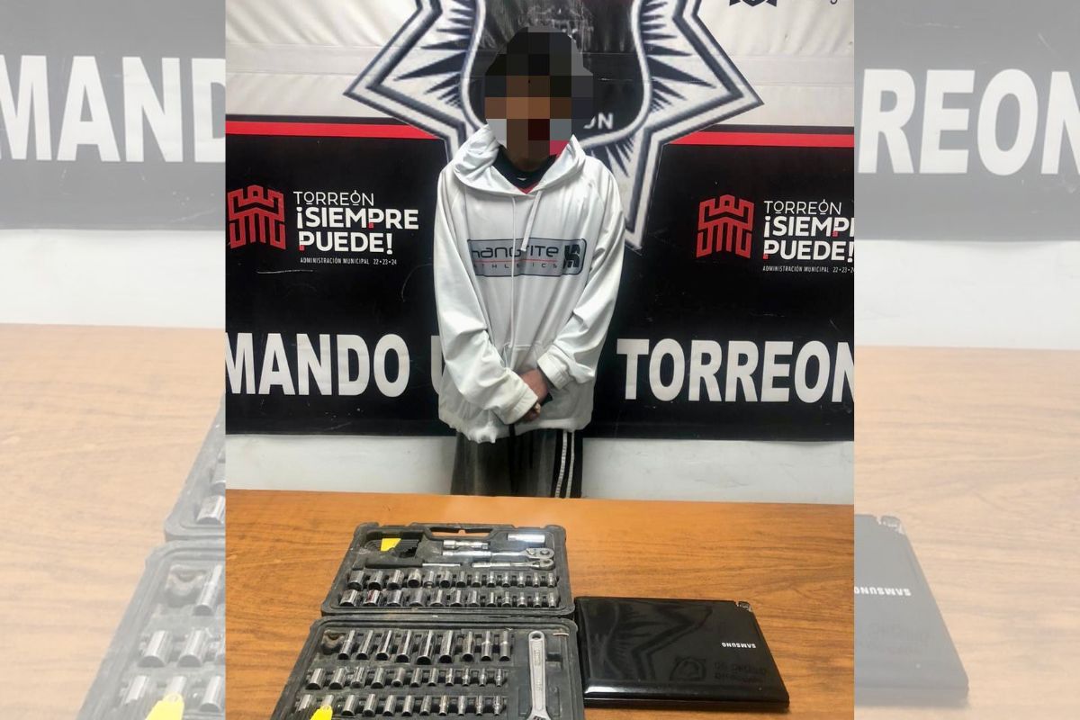 El afectado señaló a un individuo que momentos antes había abierto la cajuela de su carro, para luego apoderarse de los objetos.