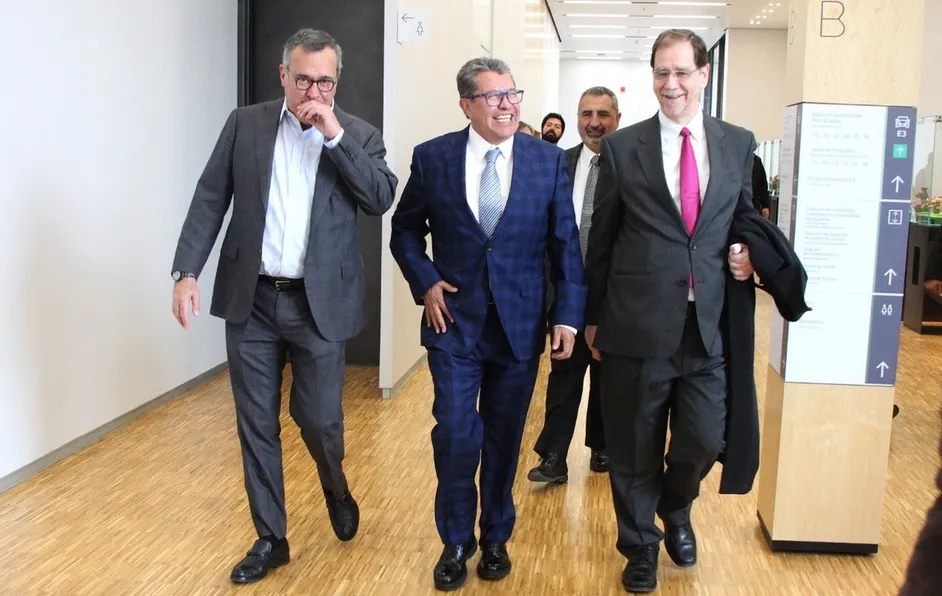 Descarta Ricardo Monreal someterse a una encuesta de su partido