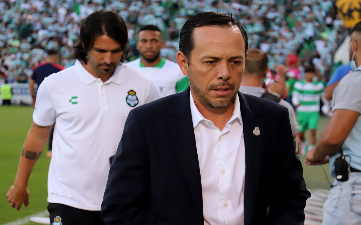 Eduardo Fentanes, director técnico de Santos. (Rolando Riestra)