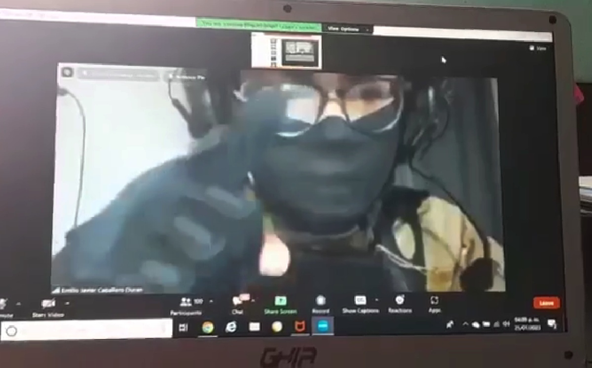 El joven amenazó al personal de la secundaria en una videollamada. | Especial