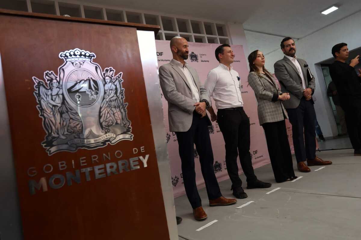 El alcalde inauguró hoy la segunda Ludoteca Digital. Foto: Roberto Alanis