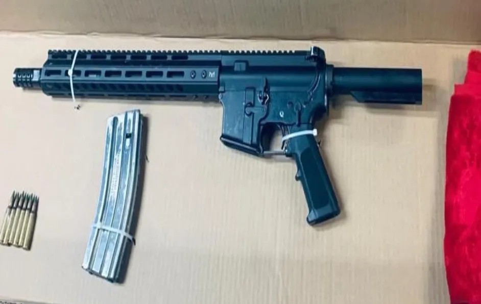 En BC, perro localiza a peatón que escondía un fusil
