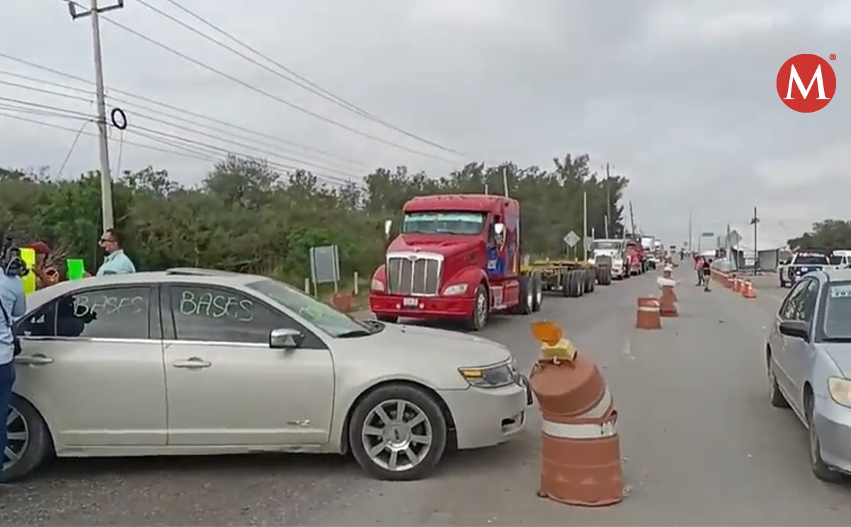 Bloquean carretera Tampico-Mante trabajadores de la Salud