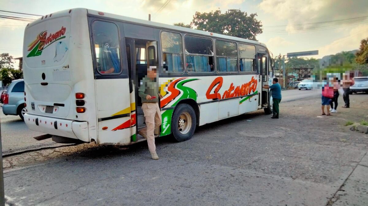 Entre los migrantes encontrados en el camión de pasajeros se encontraban tres menores. | Especial