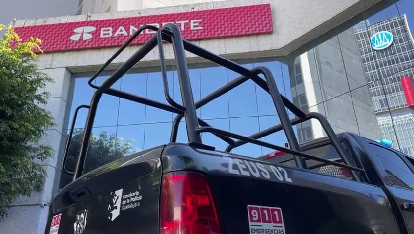 Roban 200 mil pesos a cuentahabiente cuando salía del banco en Guadalajara