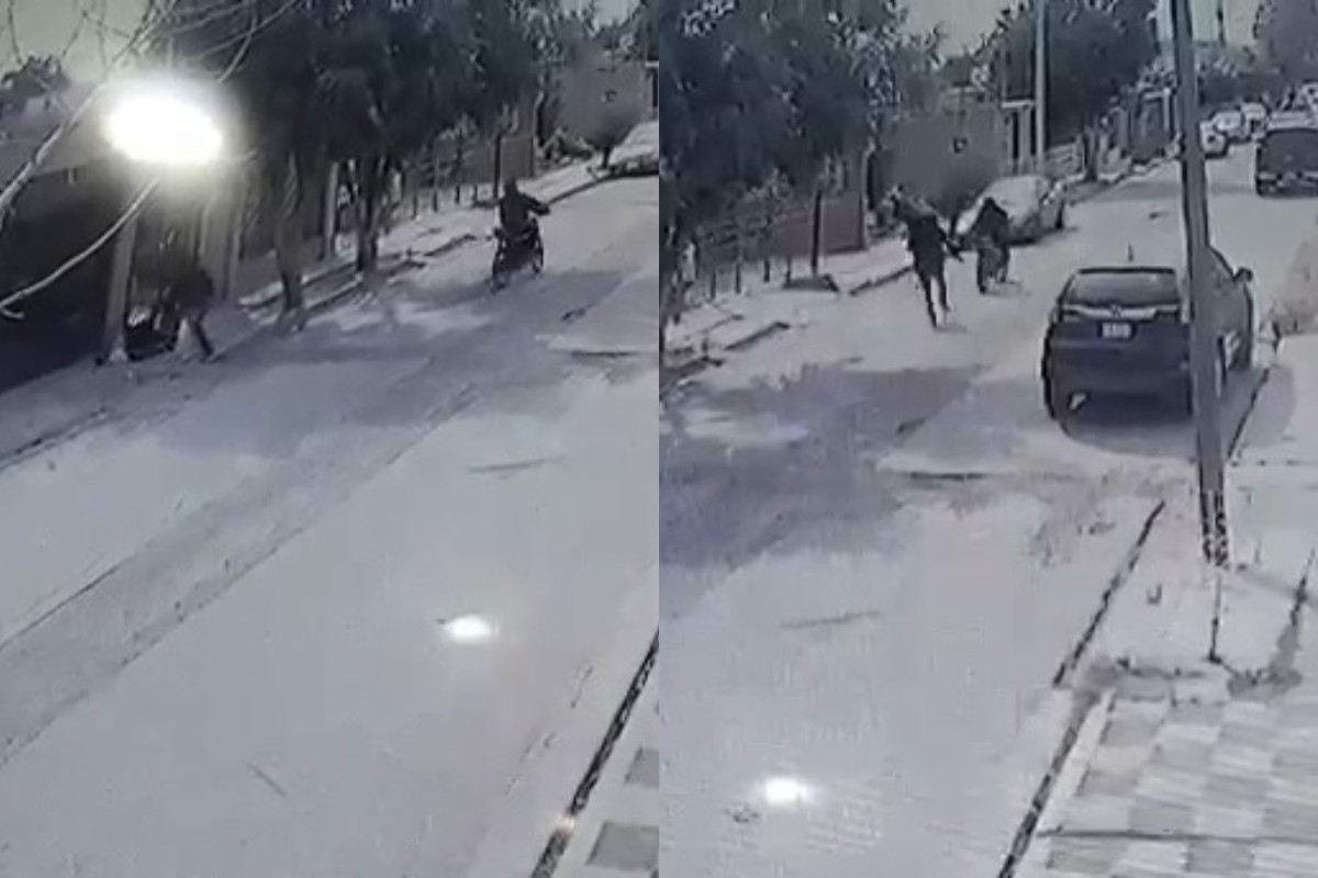 El asalto ocurrió en menos de 15 segundos, lograron arrebatarle la bolsa a la mujer que caminaba por la calle. | Especial