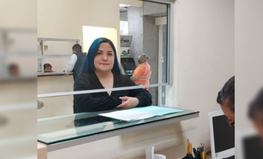 La diputada Jessica Martínez entrega su propuesta a el  Congreso de NL