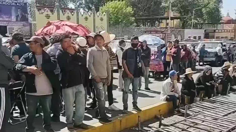 En Puebla, campesinos se manifiestan en contra de la verificación vehicular