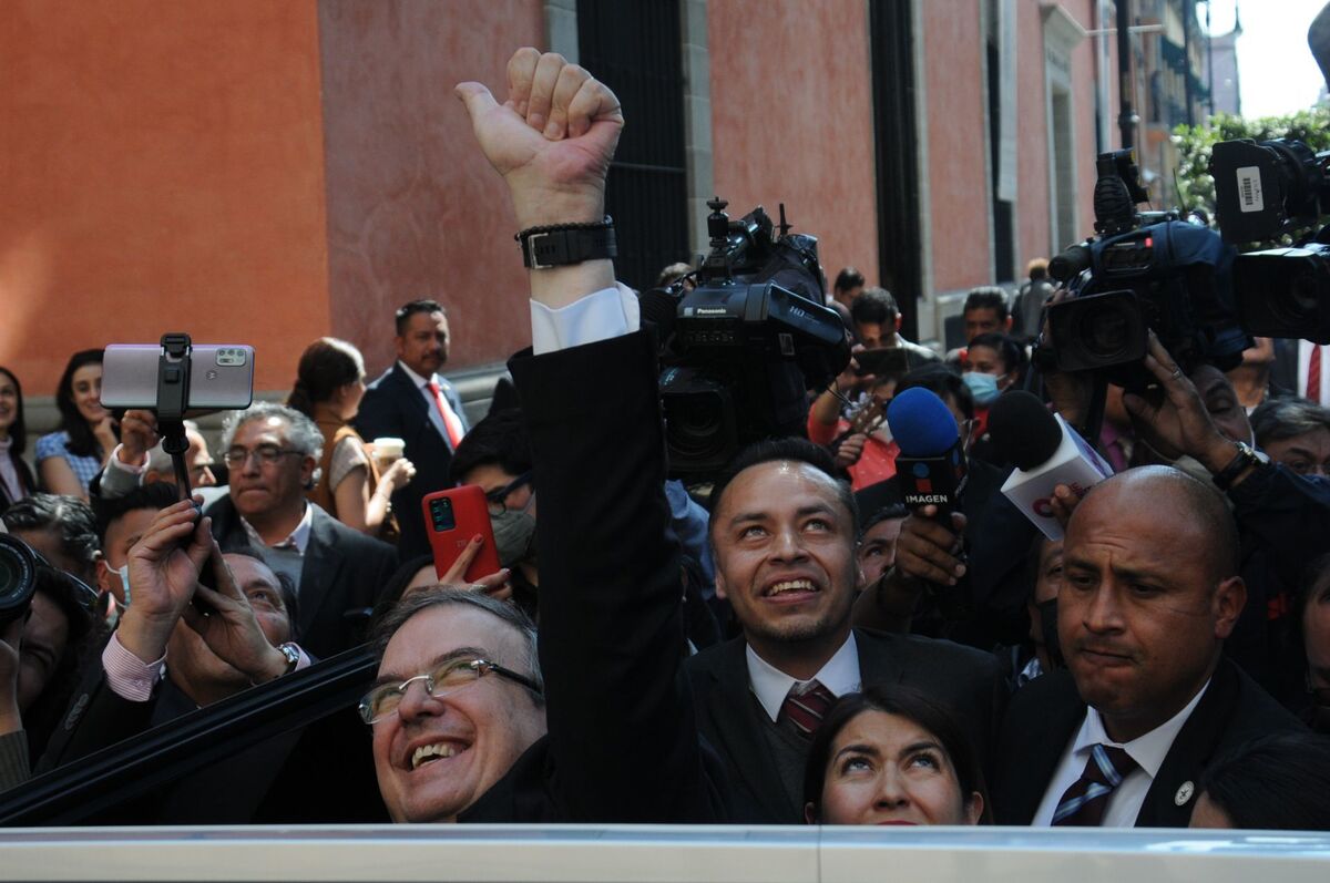 Mariachis reciben a Marcelo Ebrard en el Senado | Cuartoscuro