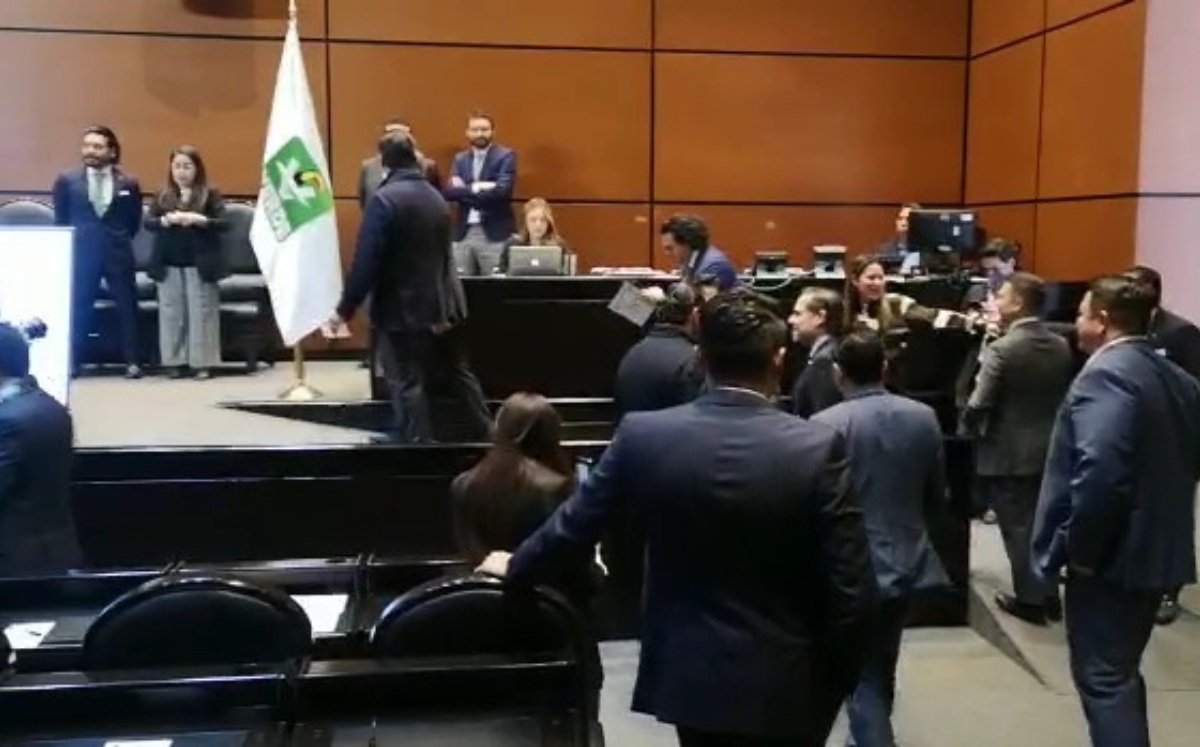 Pasarela de 'corcholatas' presidenciales organizada por diputados y senadores del PVEM en Palacio de San Lázaro
