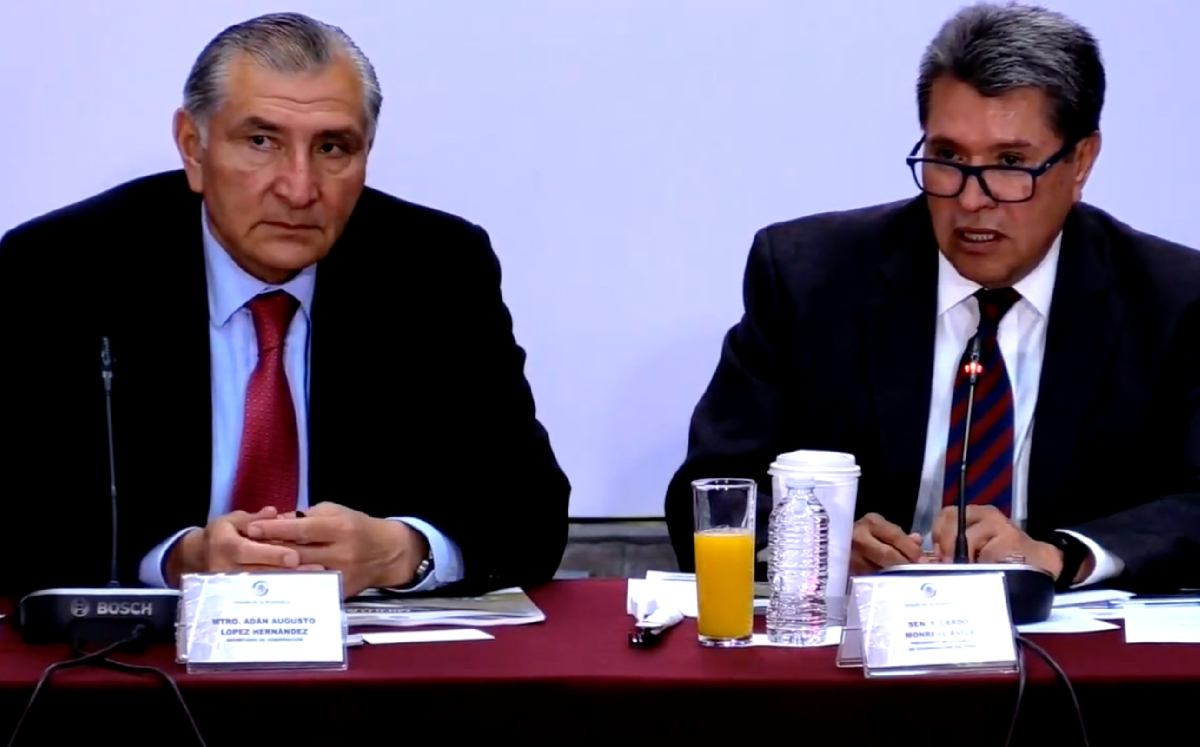 El titular de la Segob en la reunión plenaria de Morena en el Senado. | Especial