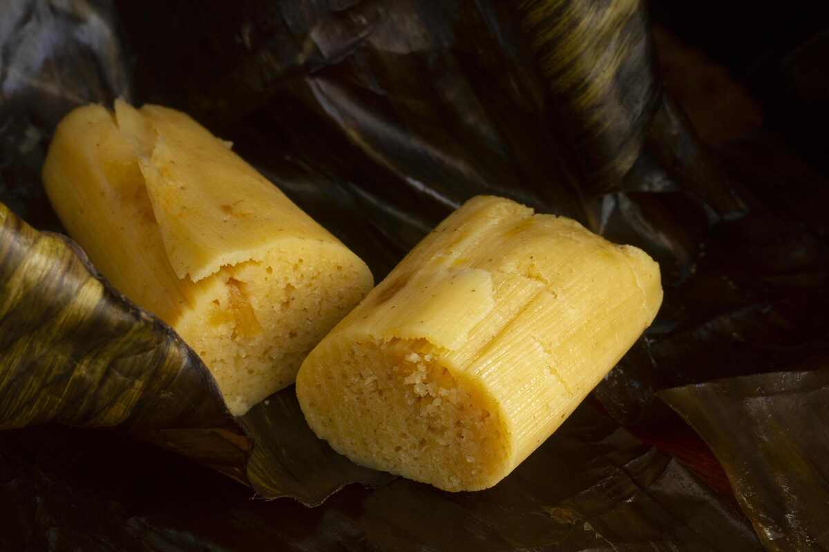Existe una gran variedad de tamales, además del típico verde o dulce. | Freepik