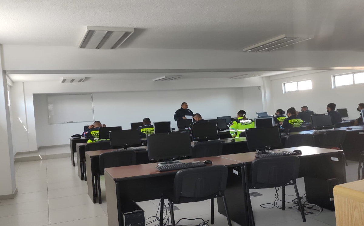 Academia de policías | Angélica Tenahua
